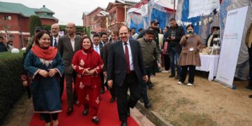 سرکاری ہسپتالوں کوعملے اور سہولیات کی کمی کا سامنا، دور کرنے کی کوشش کریں گے:وزیر صحت سکینہ ایتو