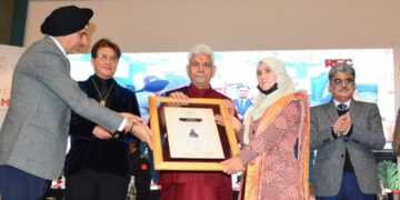 مقامی کاریگروں کو عالمی منڈی سے جوڑنا جموں و کشمیر حکومت کی اولین ترجیح: لیفٹیننٹ گورنر