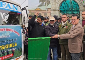 ضلع ترقیاتی کمشنر بارہمولہ اور ایس پی بارہمولہ نے 56 طلباءکیلئے چار روزہ ٹریکنگ کیمپ کو ہری جھنڈی دِکھا کر روانہ کیا