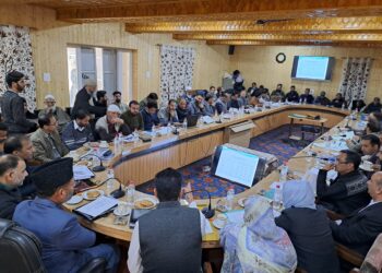 افسران دفاترسے باہر نکل کر میدان میں لوگوں کے مشکلات دور کریں :ممبر اسمبلی ترال