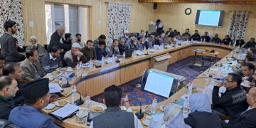 افسران دفاترسے باہر نکل کر میدان میں لوگوں کے مشکلات دور کریں :ممبر اسمبلی ترال