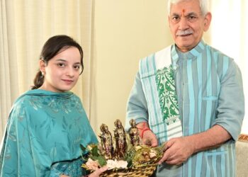 رُکن قانون ساز اسمبلی کشتواڑ محترمہ شگن پریہار نے آج یہاں لیفٹیننٹ گورنر منوج سِنہاسے ملاقات کی۔