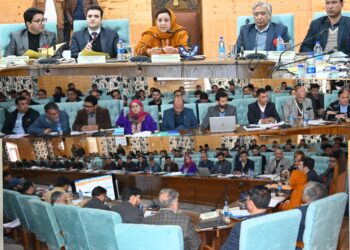 سکینہ مسعود نے کولگام کا دورہ کیا ، ضلع کے ترقیاتی منظر نامے کا جائیزہ لیا