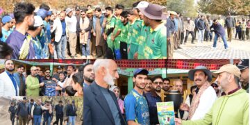 ستیش شرما نے صفا پورہ میں ٹیلنٹ ہنٹ انڈر 19 کرکٹ ٹورنامنٹ کے فائنل میچ کا مشاہدہ کیا