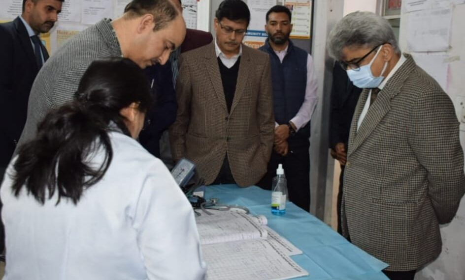 چیف سیکرٹری نے تارکین وطن کی شکایات سُننے کیلئے جگٹی کا دورہ کیا