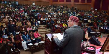 وزیر اعلیٰ عمر عبداللہ نے نوجوانوں کو تعلیمی بوجھ سے بچانے کی ضرورت پر زور دیا