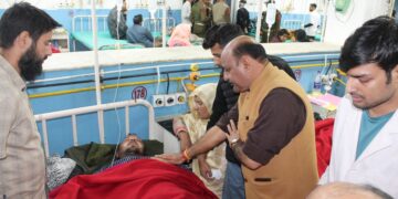 نائب وزیر اعلیٰ نے گورنمنٹ میڈیکل کالج جموں میںکشتواڑ حادثے میں زخمی ہوئے اَفراد کی عیادت کی