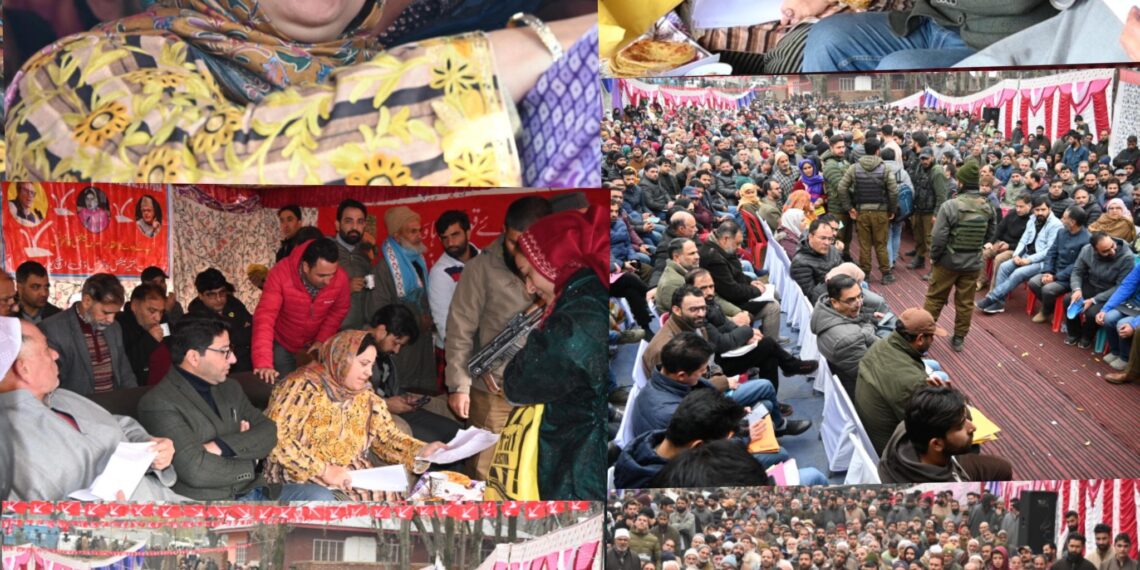سکینہ ایتو نے کولگام کے مالوان گاوں کا دورہ کیا ، عوامی دربار کی صدارت کی