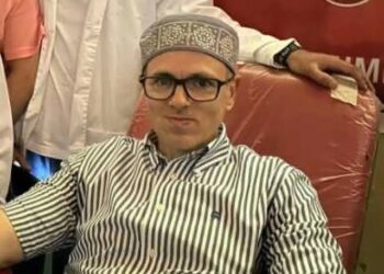 وزیر اعلیٰ عمر عبداللہ نے وادی میں شدید سردی کی لہر کے پیش نظرعوامی راحت رسانی کو یقینی بنانے کیلئے کشمیر میں قیام کو ہی ترجیح دی