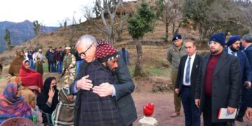 وزیر اعلیٰ بڈھال کے غمزدہ خاندانوں سے ملنے گئے ، انصاف اور مدد کا وعدہ کیا