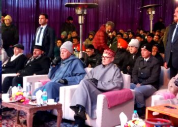 وزیر اعلیٰ عمر عبداللہ نے پہلگام کلب میں وِنٹر کارنیول فیسٹول کا اِفتتاح کیا