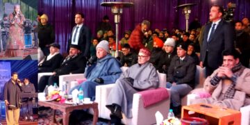 وزیر اعلیٰ عمر عبداللہ نے پہلگام کلب میں وِنٹر کارنیول فیسٹول کا اِفتتاح کیا