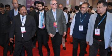 ممبئی اوٹی ایم میں وزیر اعلیٰ عمر عبداللہ نے جموںوکشمیر کی سیاحتی ترقی اور ثقافتی نمائش کی قیادت کی