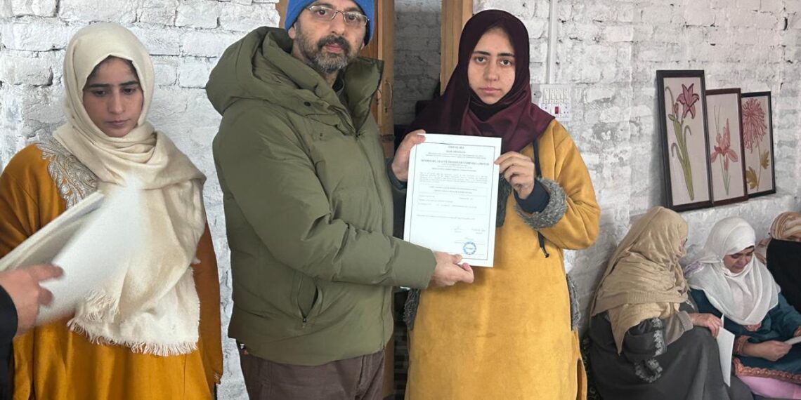 خواتین کاریگروں نے کرافٹنگ کی کامیابی میں قائدانہ رول اَدا کیا