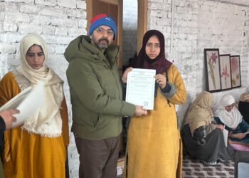 خواتین کاریگروں نے کرافٹنگ کی کامیابی میں قائدانہ رول اَدا کیا