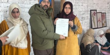 خواتین کاریگروں نے کرافٹنگ کی کامیابی میں قائدانہ رول اَدا کیا