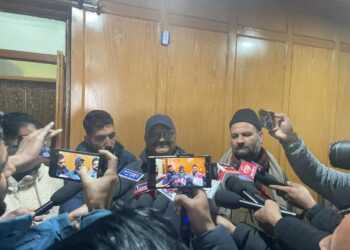 ممبر اسمبلی ترال رفیق احمد نائیک پلوامہ میں جل شکتی وزیر سے ملاقی