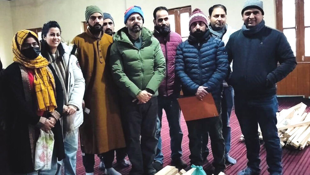 ہینڈی کرافٹس اینڈ ہینڈلوم ڈیپارٹمنٹ نے کاریگروں میں کانی لومز اور نمدہ ٹول کِٹس تقسیم کئے