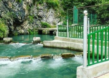 ترال میں پینے کے پانی قلت۔۔۔۔۔۔۔قدرتی چشموں کے ساتھ چھیڑ چھاڑ کا نتیجہ بھی!!!!!