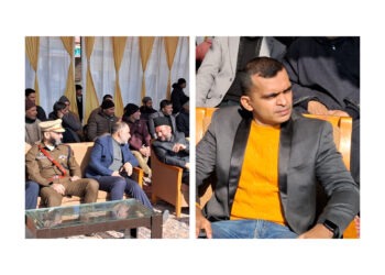 فوج کی جانب سے بس اسٹینڈ ترال میں پہلی بار یوم جمہوریہ کے سلسلے میں تقریب منعقد