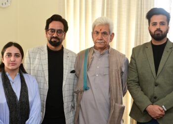 چیئرمین سیو یوتھ سیو فیوچر فاو¿نڈیشن وجاہت فاروق بٹ نے آج لیفٹیننٹ گورنر منوج سِنہا سے ملاقات