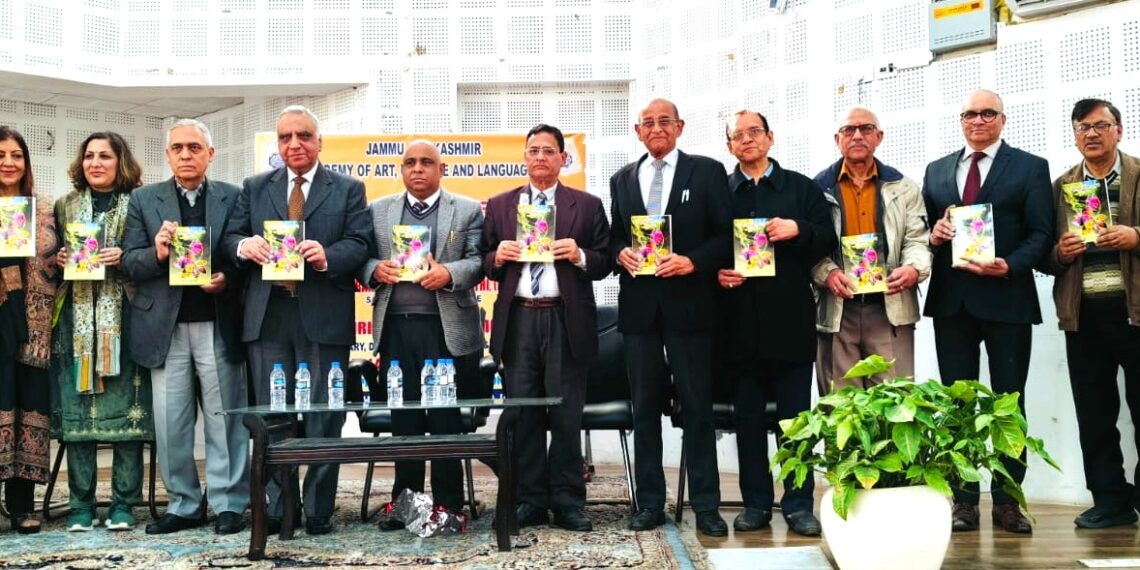 پرنسپل سیکرٹری ثقافت نے کلچرل اکیڈیمی میں او پی ودھیارتھی کی کتاب کا اِجرا¿ کیا
