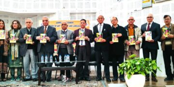 پرنسپل سیکرٹری ثقافت نے کلچرل اکیڈیمی میں او پی ودھیارتھی کی کتاب کا اِجرا¿ کیا