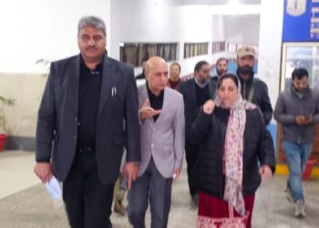 سکینہ اِیتو نے گورنمنٹ میڈیکل کالج جموں اورایس ایم جی ایس شالامار ہسپتال کا دورہ کیا