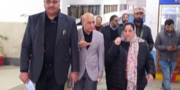 سکینہ اِیتو نے گورنمنٹ میڈیکل کالج جموں اورایس ایم جی ایس شالامار ہسپتال کا دورہ کیا