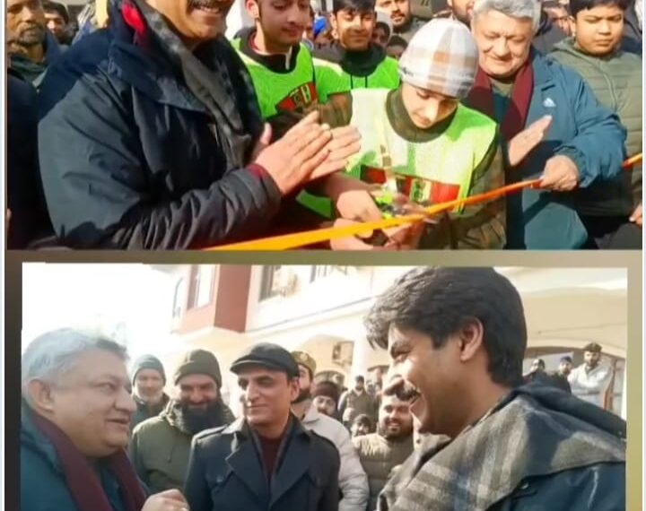 نیشنل روڈ سیفٹی ماہ ٹرانسپورٹ کمشنر ، ڈپٹی کمشنراننت ناگ اور علاقائی ٹرانسپورٹ آفیسر نے طلبہ کی ریلی کو جھنڈی دکھا کر روانہ کیا
