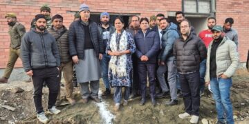 مرکزی وزیر نے بڈگام میں اِی ایس آئی سی ہسپتال کی تعمیر کا جائزہ لیا