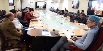 وزیر اعلیٰ نے سرینگر ، بانڈی پورہ اور گاندر بل کے عوامی نمائندوں سے پری بجٹ مشاورت کی