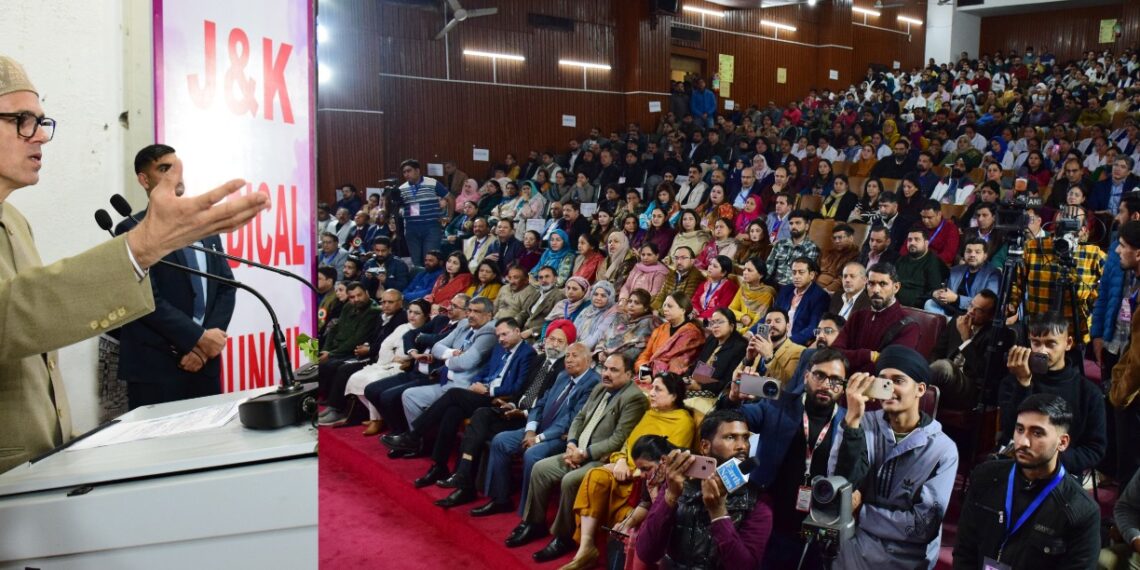 وزیر اعلیٰ نے جموں میں پہلی بار نیشنل میڈیکل کانفرنس ’میڈیکون 2025 سے خطاب کیا