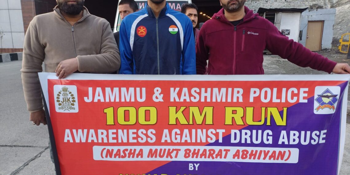 پلوامہ کے نوجوان کا قاضی گنڈ سے سرینگر تک100کلو میٹر دوڑ چند گھنٹوں میں مکمل کی