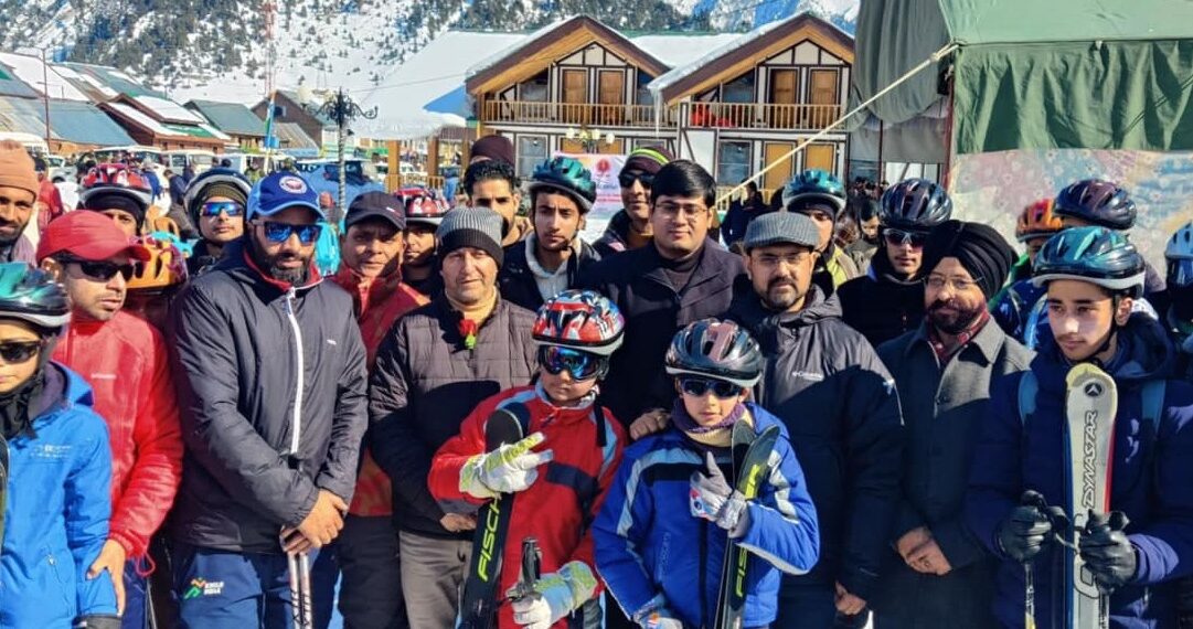 ستیش شرما نے سونہ مرگ میں پہلے سکیئنگ ٹریننگ پروگرام کا اِفتتاح کیا