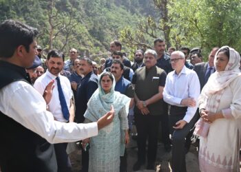 پہلگام حملے کوفرقہ وارانہ بنانے والے کشمیری نوجوانوں کی قربانی اورلوگوں کے احتجاج کونہ بھولیں :عمرعبداللہ