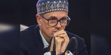 اگر مرکز کہہ رہا ہے کہ حملہ پاکستان نے کیا ہے تو پھرکشمیر ی طلبہ اورتاجروں پرنشانہ کیوں؟