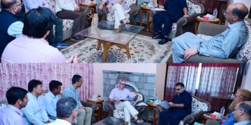 وزیر اعلیٰ عمر عبداللہ نے ’رابطہ دفتر‘ میں عوامی رابط پروگرام کا اِنعقاد کیا