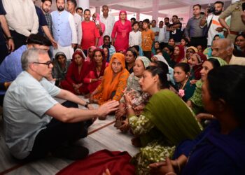 کشیدگی سے کسی کو فائدہ نہیں ہوگا، پاکستان کو تناو¿ کو کم کرنے پر توجہ دینا چاہے:وزیر اعلیٰ عمر عبد اللہ
