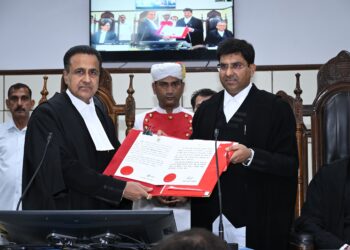چیف جسٹس نے نئے ججوں کو حلف دِلایا