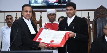 چیف جسٹس نے نئے ججوں کو حلف دِلایا