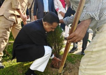 چیف جسٹس کا ڈِسٹرکٹ کورٹ کمپلیکس سری نگر کا دورہ