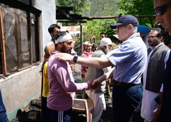 وزیراعلیٰ نے کیا گولہ باری سے متاثرہ اوڑی قصبہ اوردیگر کئی ملحقہ علاقوں کا دورہ