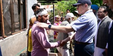 وزیراعلیٰ نے کیا گولہ باری سے متاثرہ اوڑی قصبہ اوردیگر کئی ملحقہ علاقوں کا دورہ
