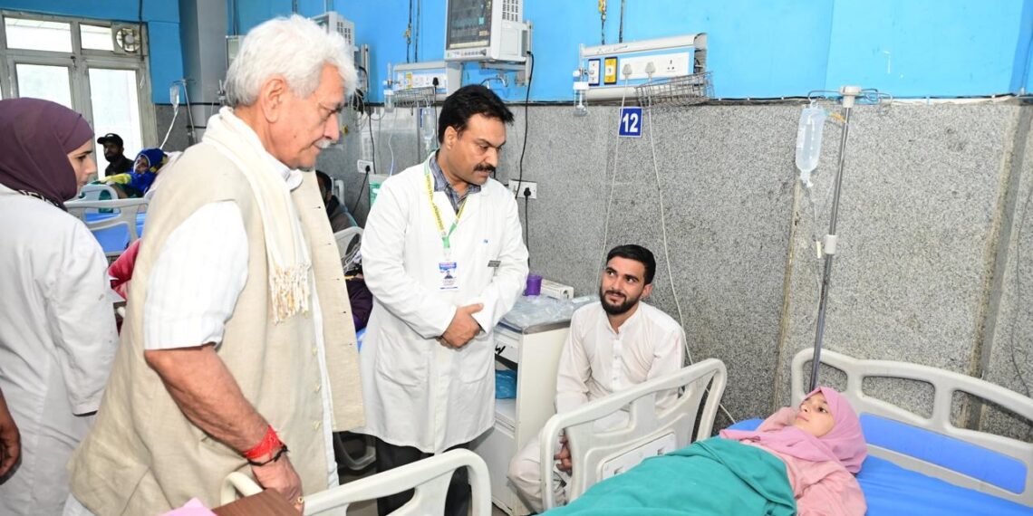 لیفٹیننٹ گورنر نے اوڑی کے سرحدی دیہات لگامہ اور گنگل میں پاکستان کی بلا اشتعال گولہ باری سے شہری علاقوں اور رہائشی مکانات کو پہنچنے والے نقصان کا جائزہ لیا