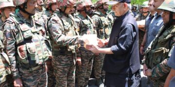 لفٹینٹ گورنر نے ایل او سی پر تعینات فوجیوں سے خطاب کیا