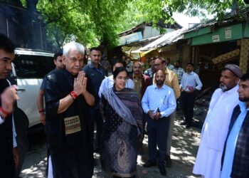 لفٹینٹ گورنر نے کپواڑہ کا دورہ کیا