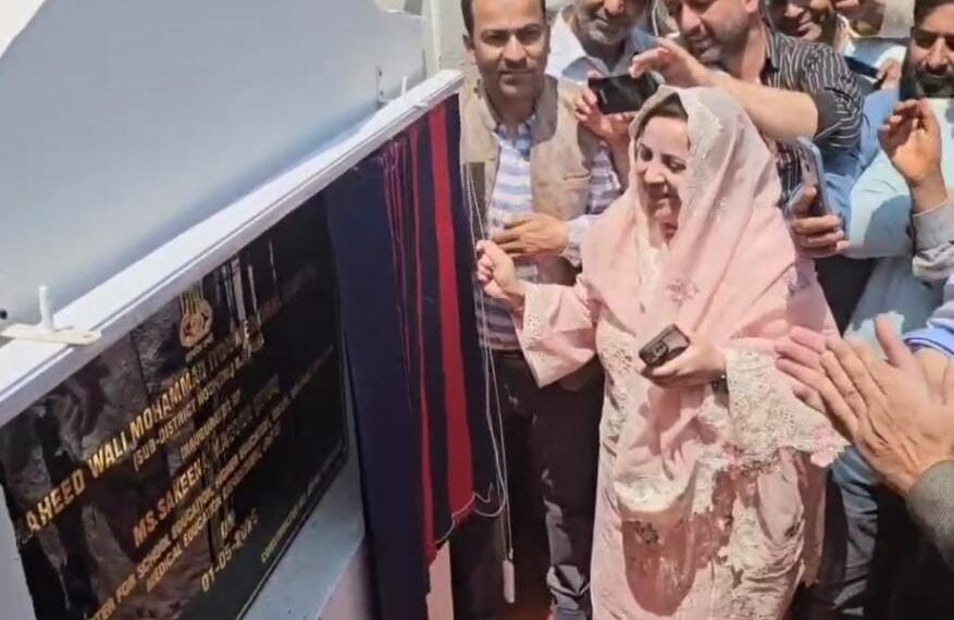 سکینہ اِیتو نے ڈِی ایچ پورہ میں 50 بستروں پر مشتمل شہید ولی محمد اِیتو میموریل سب ڈِسٹرکٹ ہسپتال اور احمد آباد کولگام میں نیو ٹائپ پرائمری ہیلتھ سینٹر کا اِفتتاح کیا