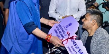 لیفٹیننٹ گورنر نے جموں میں دیویانگ جن کیلئے اِمدادی سامان و آلات کی بڑے پیمانے پر تقسیم مہم کا اِفتتاح کیا