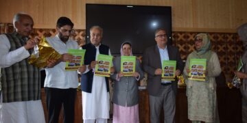 سکینہ اِیتو نے پانپور حلقے کا دورہ کیا